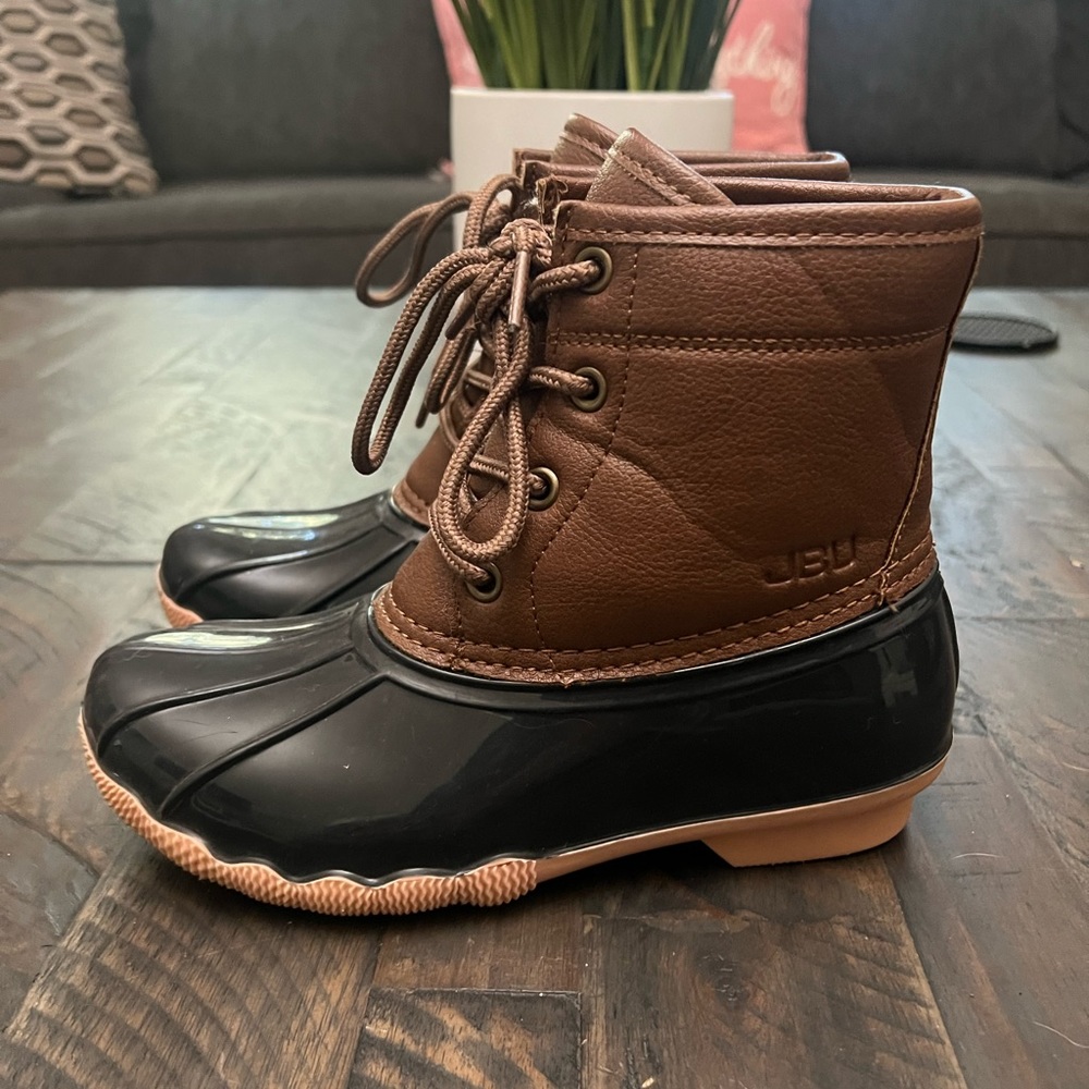 Unisex duck boots. Almost new.